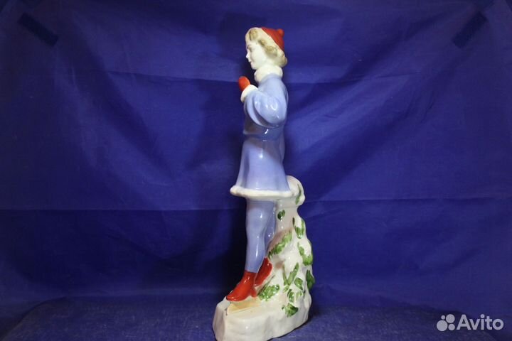 Большая фарфоровая статуэтка Фигуристка в саду Эрм