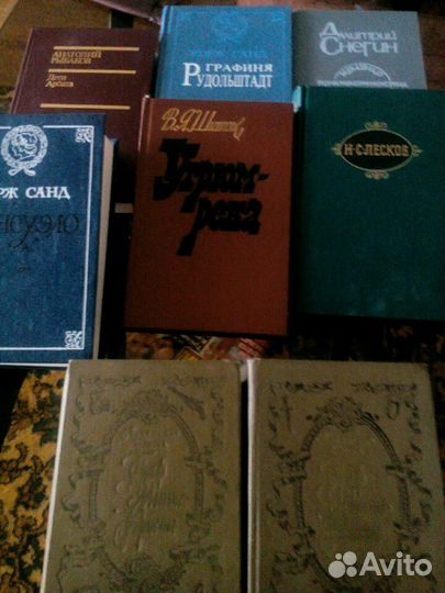 Большой ассортимент книг разных писателей(в томах