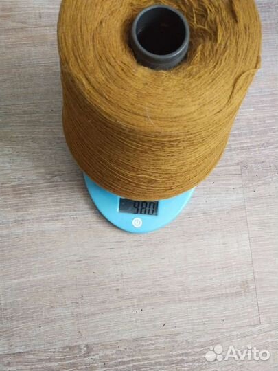 Пряжа на бобине горчичного цвета 2400/100