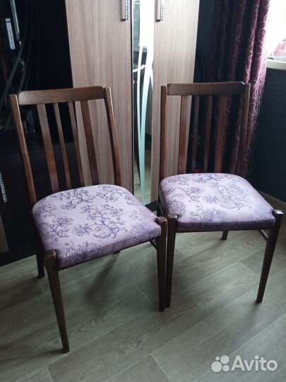 Стол и стулья