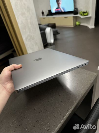 MacBook Pro 16 2019 1 TB i9 2.3 GHz 16 GB