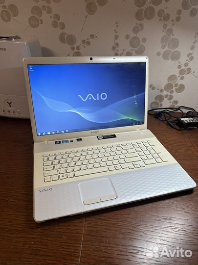 Ноутбук Sony Vaio 15 Core i3/4/320/GF410/1gb/15.6
