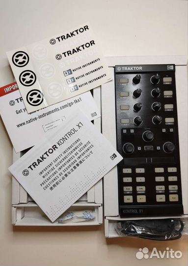 Dj контроллер Traktor X1 Mk2