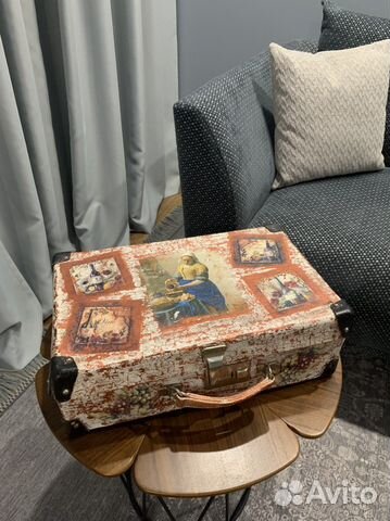 Интерьерный чемодан