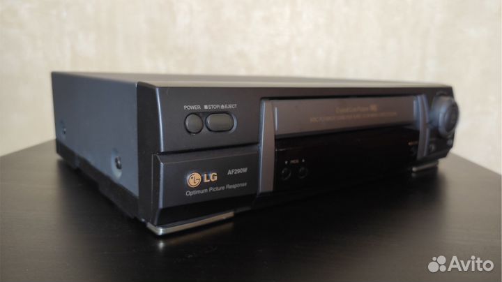 Видеомагнитофон LG AF290W