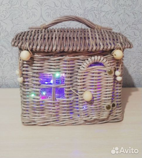 Плетёный домик для игрушек