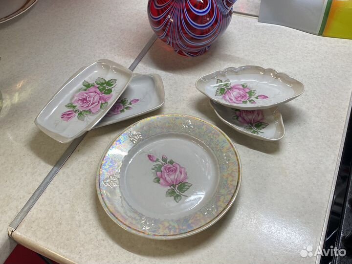 Тарелки, чайник, кофейник