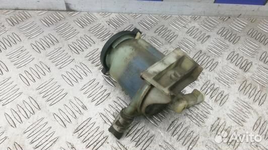 Бачок гу toyota RAV 4 ZCA2 (6AR10NO01)