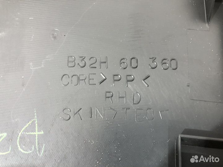 Накладка панели приборов Mazda Axela BK 2002-2008