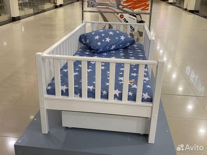 Детская кровать Классика с вертикальным бортом