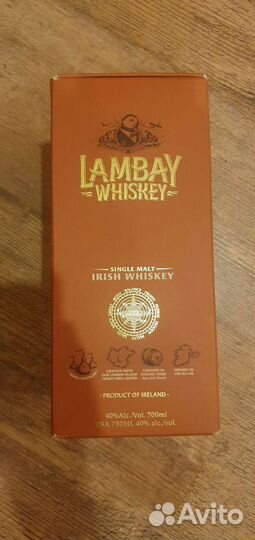 Пустая бутылка от виски в коробке