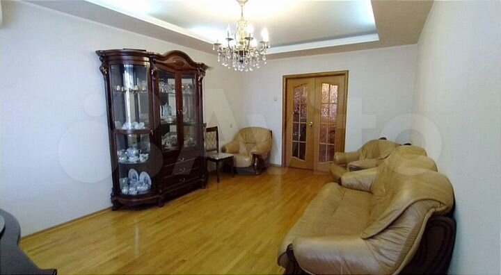 4-к. квартира, 90 м², 5/10 эт.