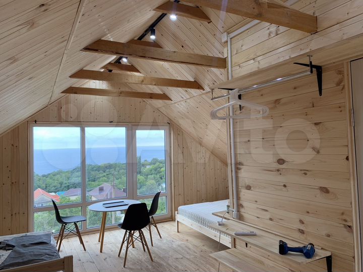 Комната 38 м² в 1-к., 1/4 эт.