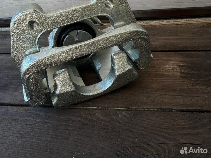 Левый суппорт на ford explorer 5