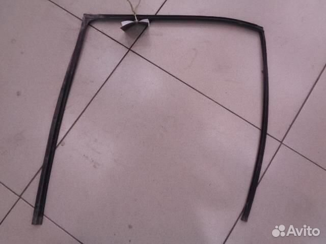 Уплотнитель стекла двери задней правой Toyota Cam