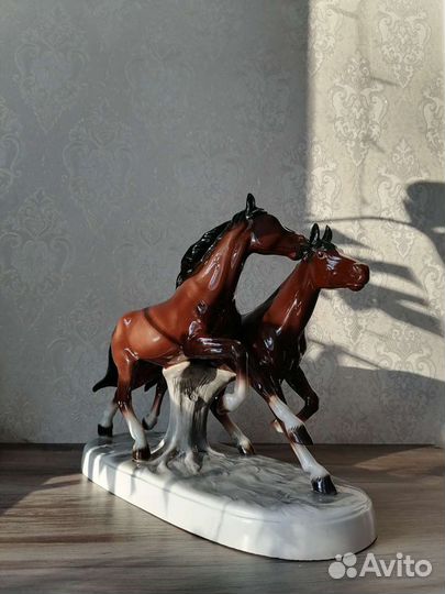 Фарфоровая статуэтка бегущие кони лошади германия
