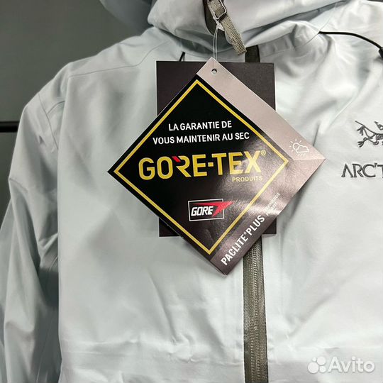 Голубая ветровка Arcteryx Beta LT