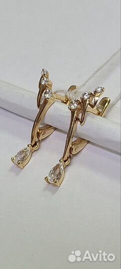 Золотые серьги с камнем