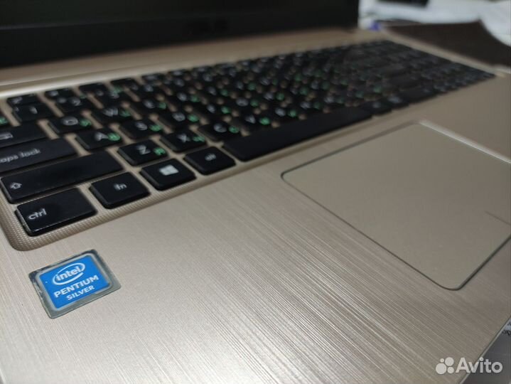 Ноутбук asus D540M