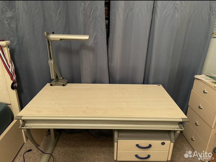 Растущая парта moll