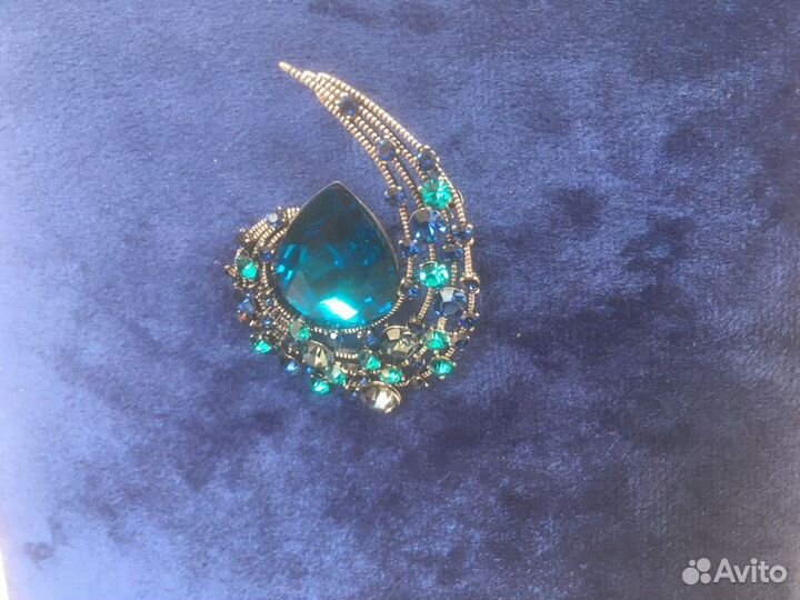 Открытка из бархата с брошью