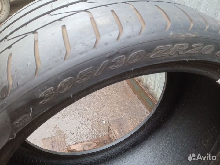 Pirelli P Zero 305/30 R20