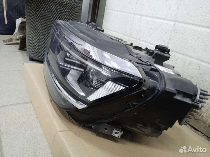 Фара левая Volkswagen Tiguan 2