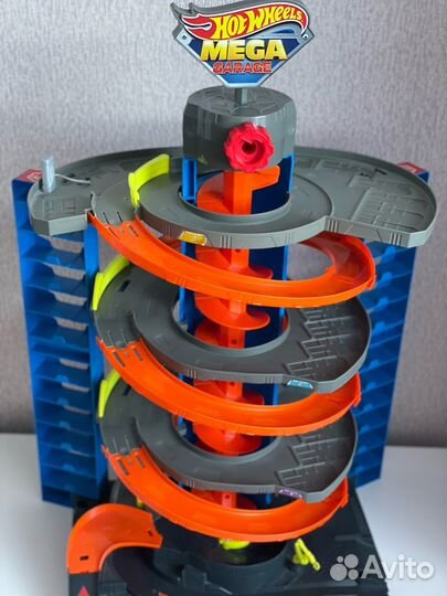 Hot wheels(хот вилс) гараж парковка трек