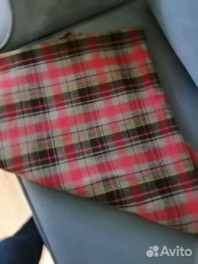 Ткань, тёплая, размер 1,40x3,00. Покупала на юбку