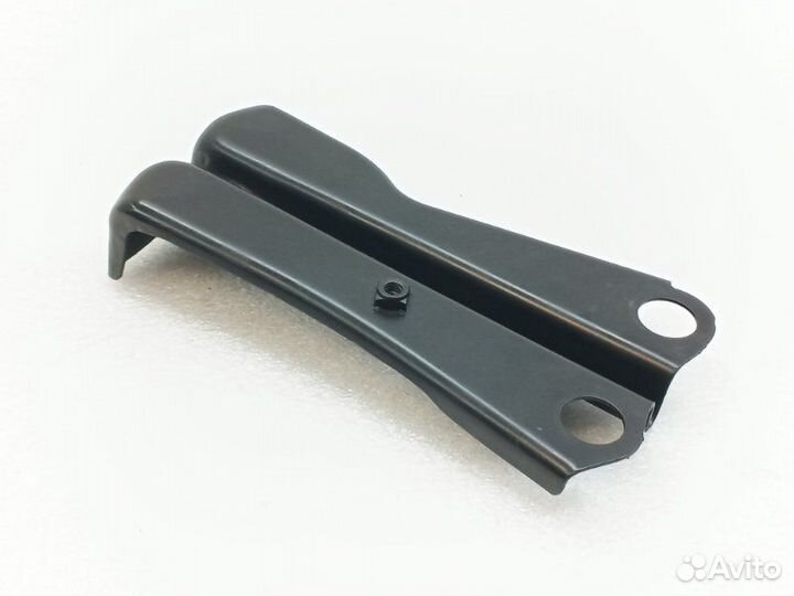 Кронштейн передней панели передний левый Audi A3