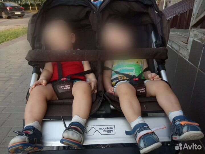 Продам коляску для двойни Mountain Buggy Duet