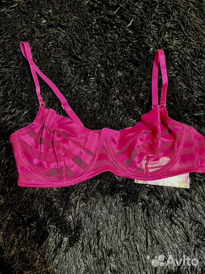 Комплект нижнего белья новый 75в