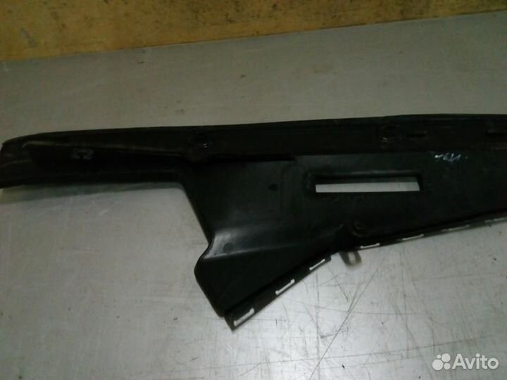 Накладка под капотом правая BMW 5 GT (2008) F07