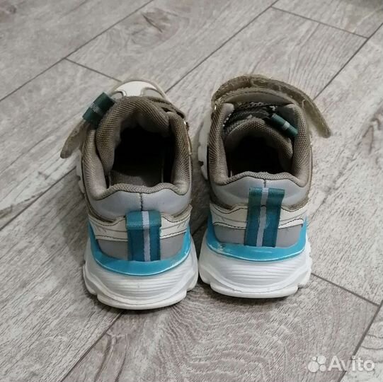 Кроссовки и слипоны