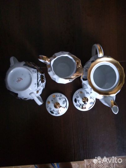 Фарфоровый чайник заварочный+сливочница.ссср