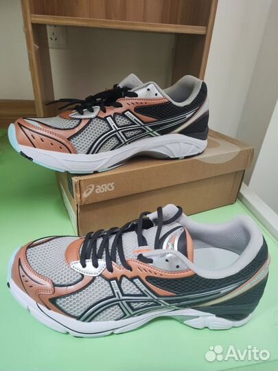 Кроссовки спортивные Asics