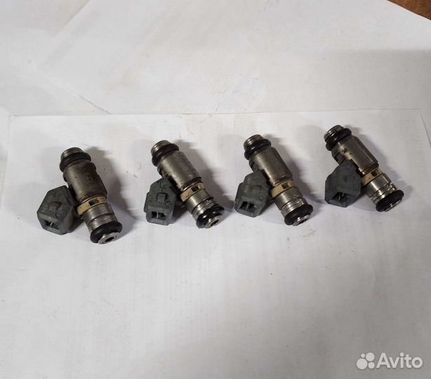 Форсунка топливная на Рено Дастер 1.6 4WD K4M