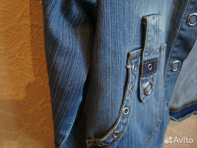 Женскую джинсовую куртку