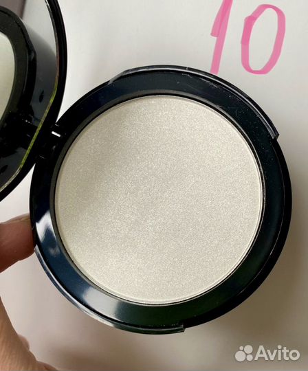 Пудра Chanel с эффектом хайлайтера