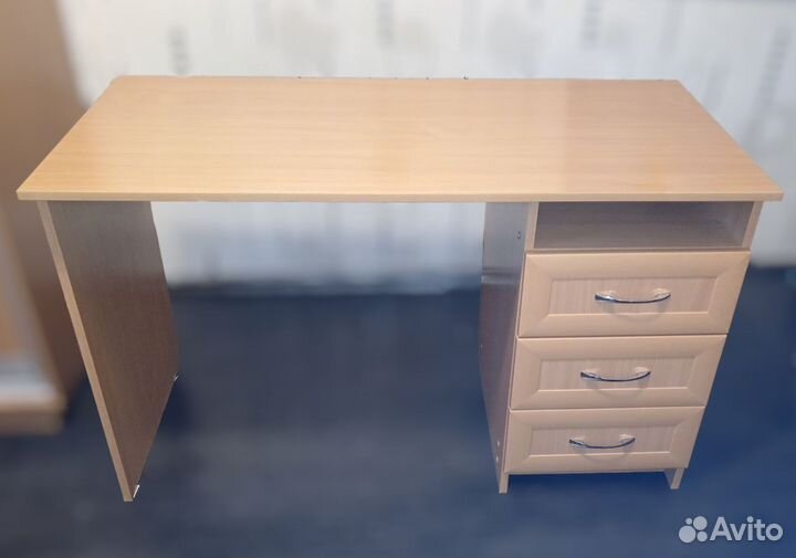 Письменный стол для школьника
