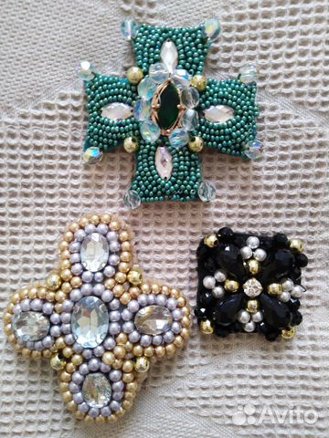 Брошь ручной работы из бисера