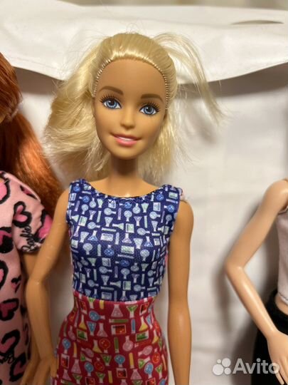 Продам разных барби на статичном теле