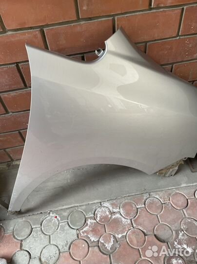 Крылья передние на Тойота Вокси 2007-2010г