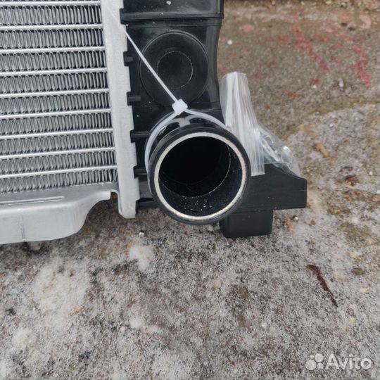 Радиатор охлаждения Мерседес спринтер 2.9и 2.3