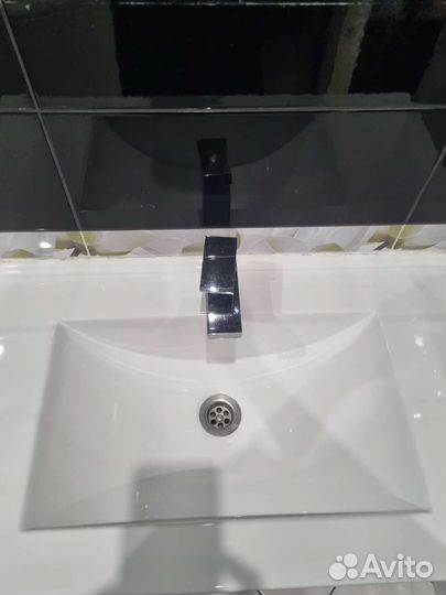 Тумба с раковиной для ванной подвесная