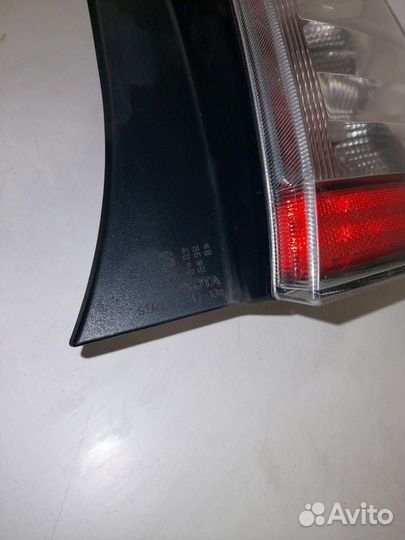 Фонарь задний правый Toyota Prius 2 NHW20 2004