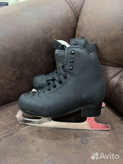 Фигурные коньки risport