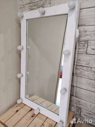 Зеркало с лампочками