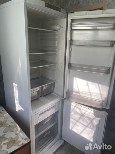 Холодильник ariston рабочий