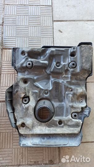 Крышка двигателя Митсубиси L200